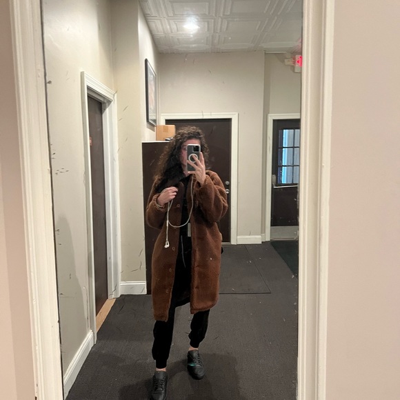 Meet your Posher, Elizabeth - Picture 3 of 3